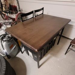 Table With 4 Chairs (Like New)