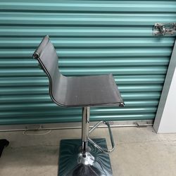 4 Bar stools and a picture