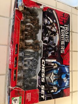 Transformer chess set