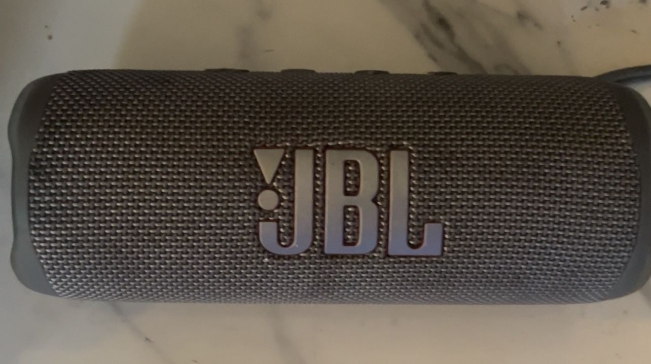 🎧 JBL Flip 6 – Gray Portable Bluetooth Speaker