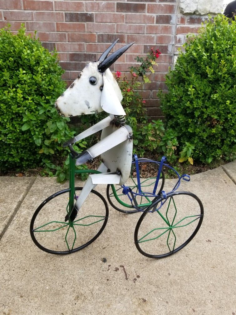 Metal Goat Plant Stand (Yard Art) Clay Pots, Planters