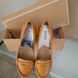 Michael Kors Tumbled Leather Winsor Loafers •  Size 7M