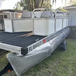 18 Ft Pontoon Boat