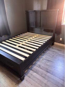 Quien frame with drawers