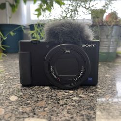 Sony ZV 1 digital camera+microphone