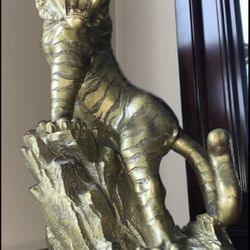 Chinese uphill tiger statue