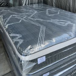 Full Size Mattress Pillow Top 12" Thick.   Brand New Mattress.     Delivery Available 