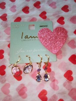 Pretty Dangling Amethyst Gold Earrings 