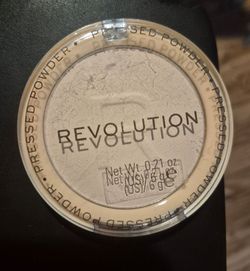 Revolution Pressed Powder Translucent
