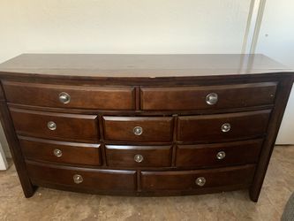 Dresser