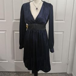 Pre-loved | Medium Navy blue polka dot dress with long sleeves and a V-neckline 