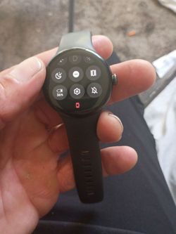 Google pixel phone brand newunfortunately my son has thrown the Box away with along with the menu book so all I have is the charger and the watch bran