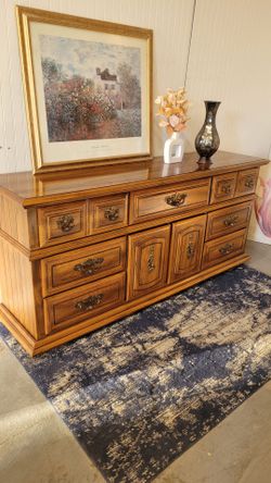 BROYHILL LONG DRESSER