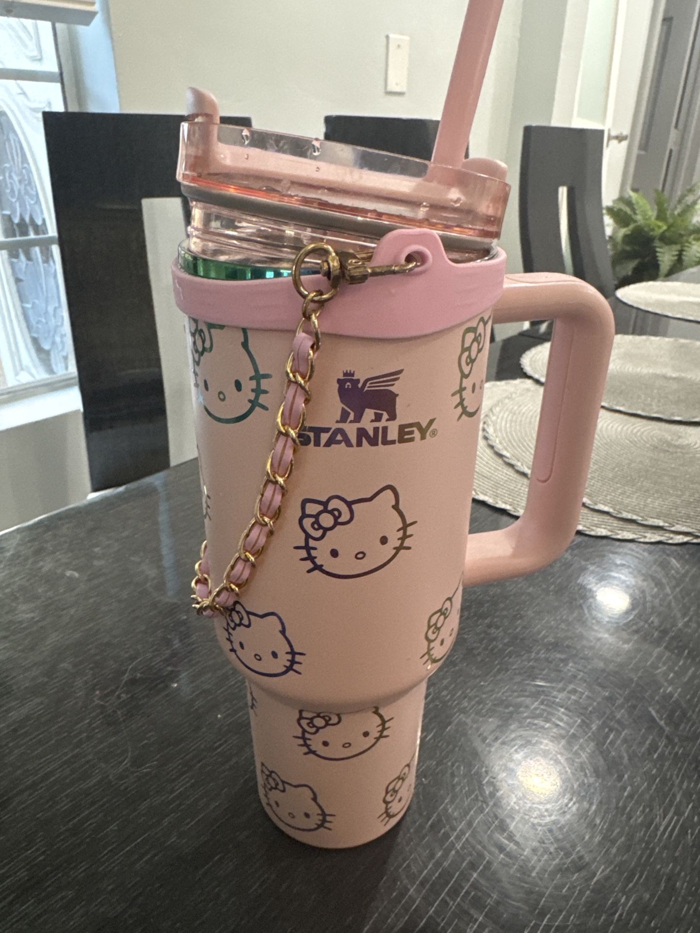 Stanley x Hello Kitty Tumbler – 40oz Pink w/ Handle + Straw