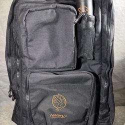 Akona Scuba Travel Bag XL Wheeled Luggage Excellent Condition