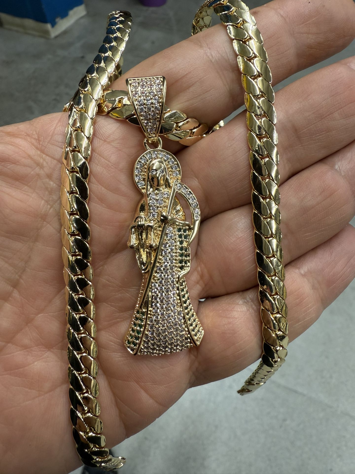 Prongs setting diamonds CZ stones Santa Muerte pendant and necklace✨✨✨