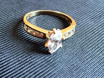 14k solid gold fancy ring size 6 1/2