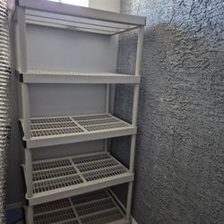 ESTANTE PLASTICO RESISTENTE