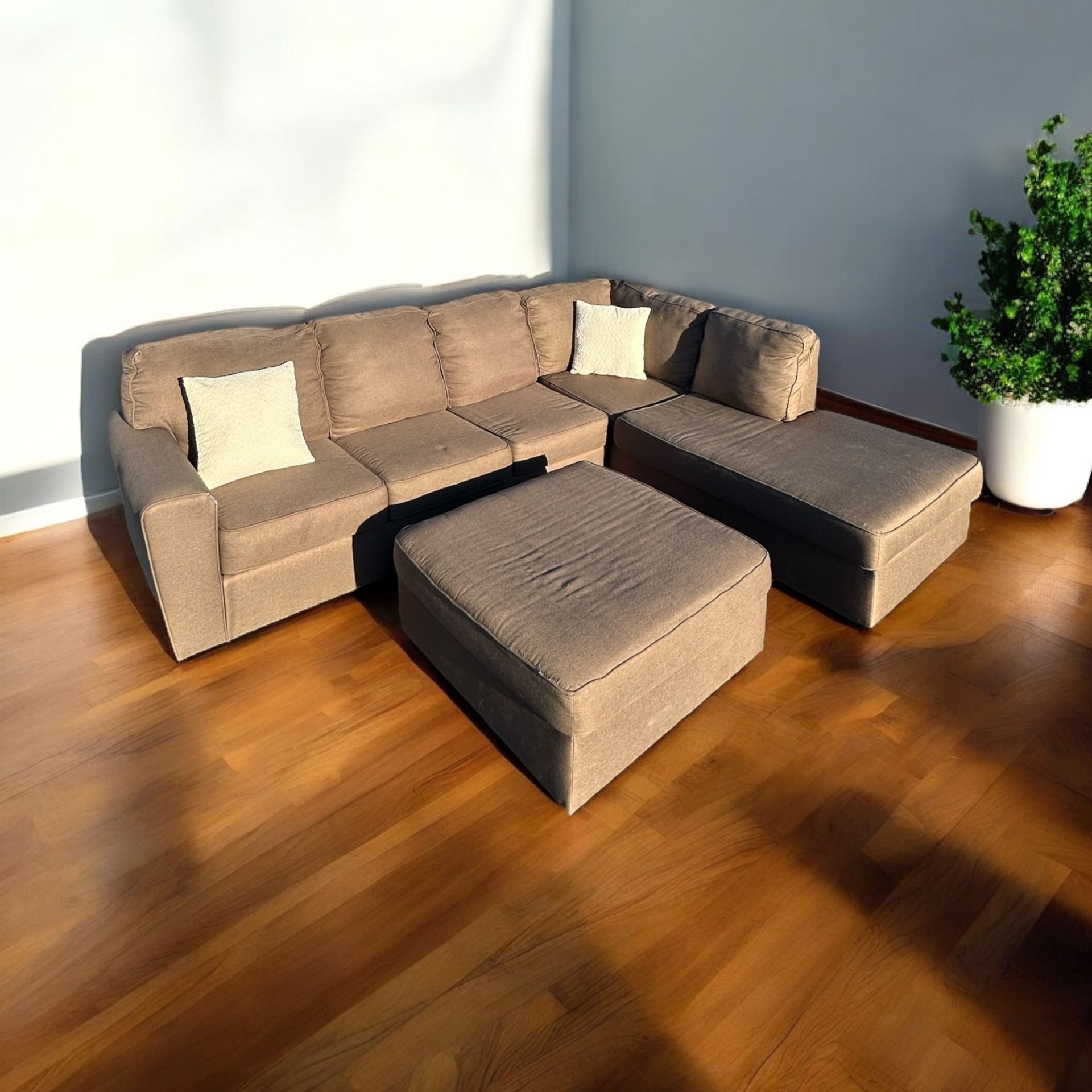 FREE DELIVERY! π Tan Sectional Sofa/Couch