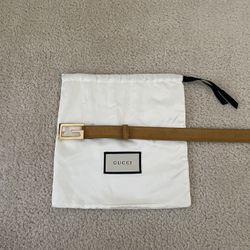 Women’s Gucci Retro Logo Buckle Suede Belt
