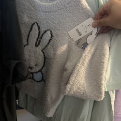 12 XS 4/5 Miffy collection sweaters 