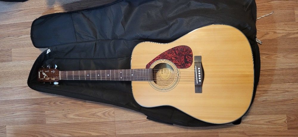 Yamaha F325 Acoustic