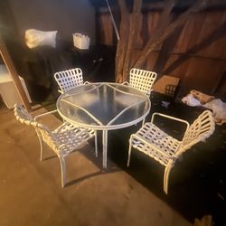 White Patio Table With 4 Chairs 