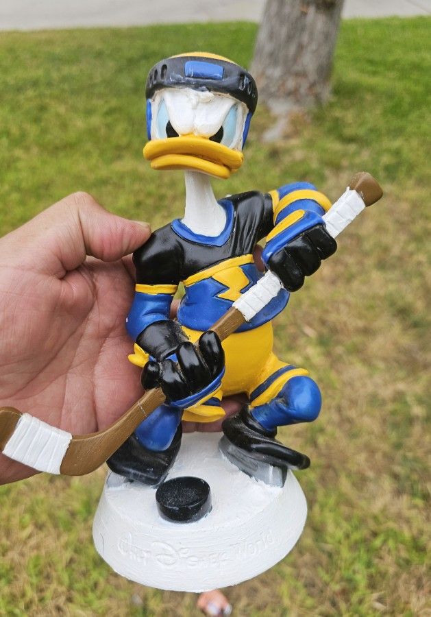 8" VINTAGE DONALD DUCK ICE HOCKEY BOBBLE HEAD FIGURINE, FIGURE, TOY, DISNEY