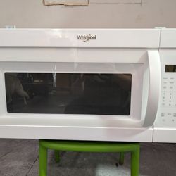 Whirlpool White Over-the-range microwave 
