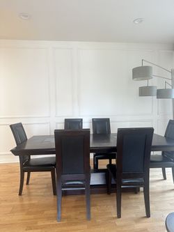 Dining Room Table & Chairs 