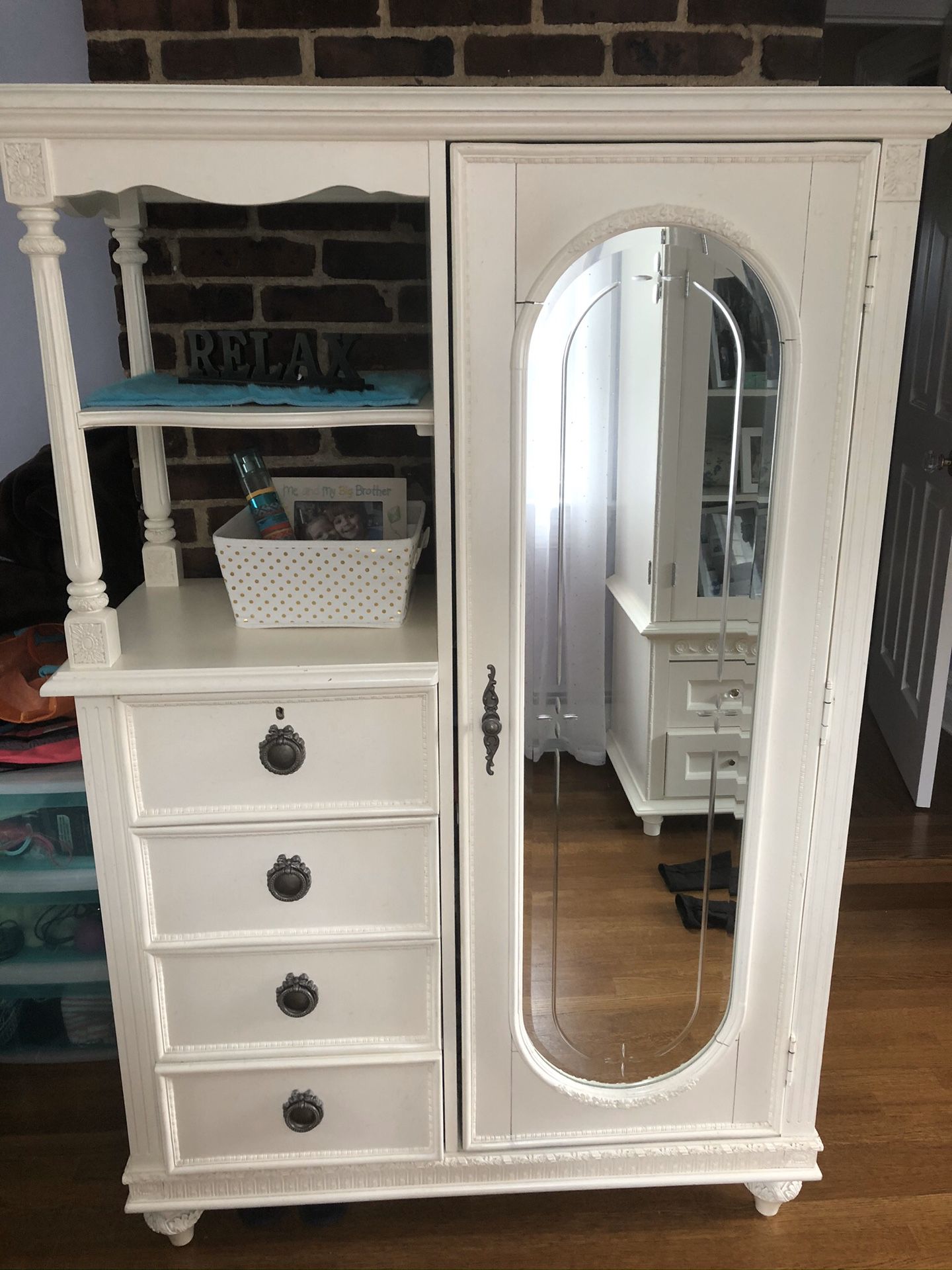 2 piece bedroom set: dresser with mirror and twin bed