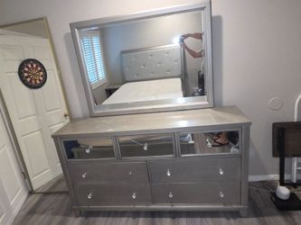 Queen size bed and dresser