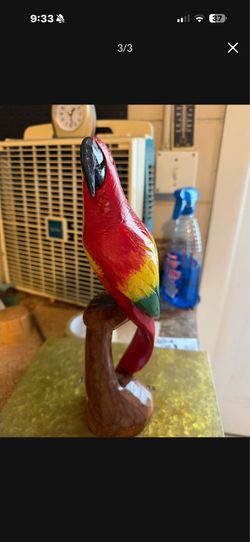 Hand carved parrot from Jamaica says Jamaica on it vintage