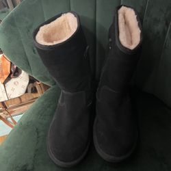 UGG BOOTS SIZE 4