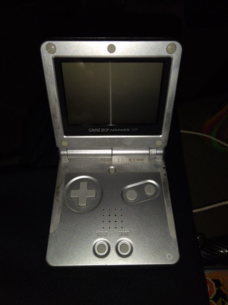 GAME BOY ADVANCED WITH 1 GAME AND CHARGER