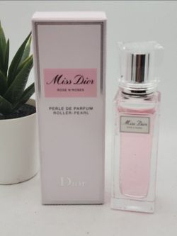  Dior   

Miss Dior Rose N' Roses Roller-Pearl  

.67 fl