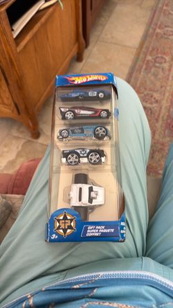 Hot wheels gift pack 5 car Roll Patrol