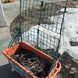 The Lakeside Collection Vegetable Planter with Wheels and Trellis - 58 Inch Self Watering