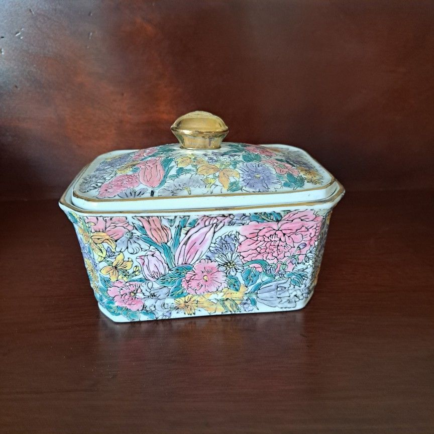 Antique Chinese Quing Dynasty Hand-painted Floral Pattern Porcelain Jewelry Box