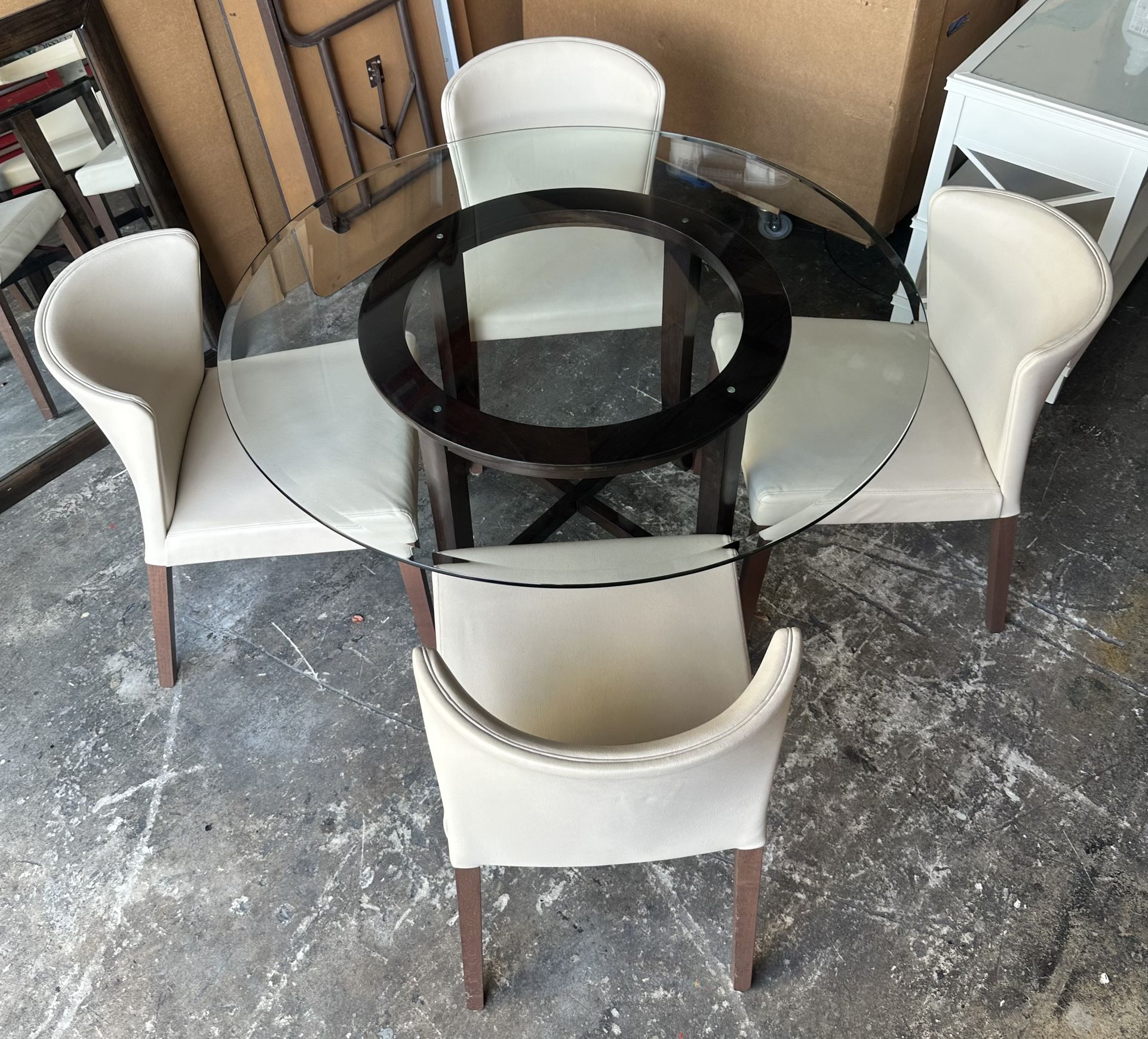Round Dining Room Table w/4 Chairs