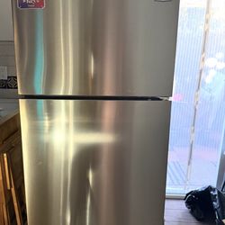 REFRIGERATOR STAINLESS STEEL TOP FREEZER 