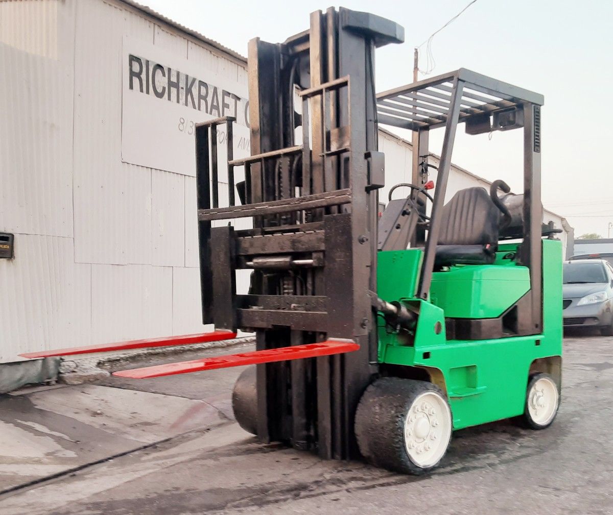 FORKLIFT "CLARK" 9000 LB CAP $2,980!!! (3) STG W/SIDE-SHIFT... JUST STARTED TO SMOKE BUT STILL RUNS GREAT!!!! THIS SAME LIFT GOES FOR $7/10 K!!! HURRY