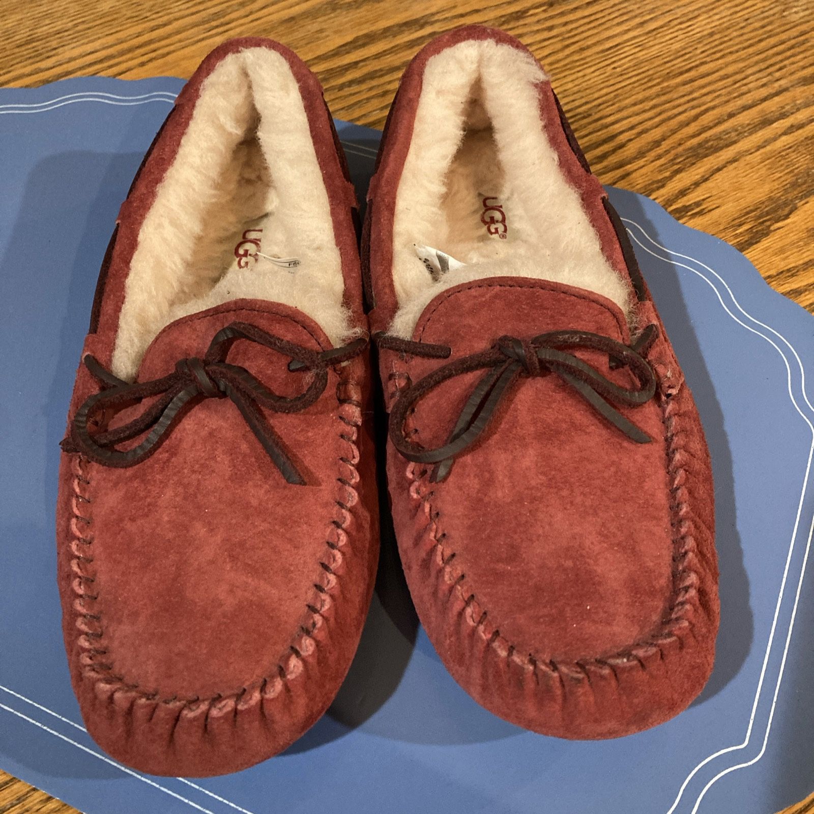 Néw Womens UGG Burgundy Moccasins Size 8 