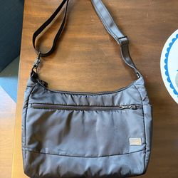 Pacsafe Anti-Theft Shoulder Bag Black Solid Travel City Series