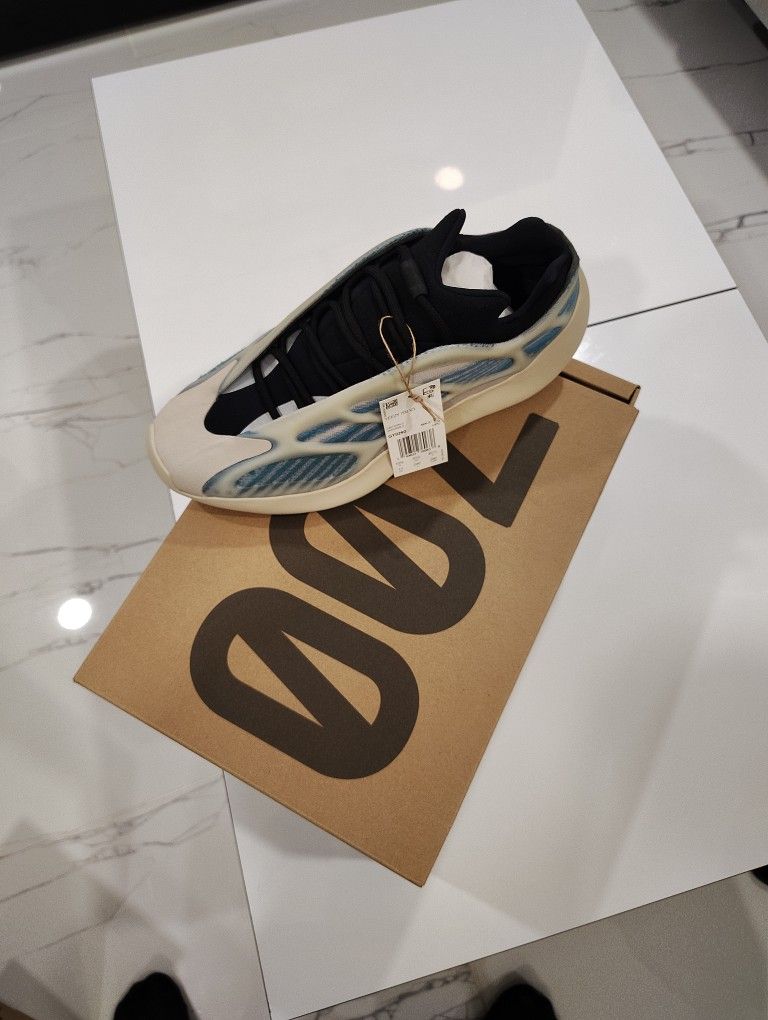 Yeezy 700 V3