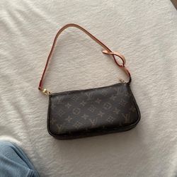 Louis Vuitton Monogram Pochette
