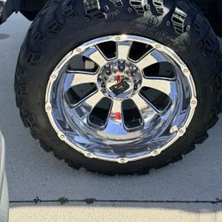 22 In XD Series Rims 22 Super Swapper Tires