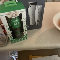 Looking For Some Nice Clippers? Are You An Up Coming Barber? Come Take These Nice Pair Of Clippers Off My Hand And Get Career Started.