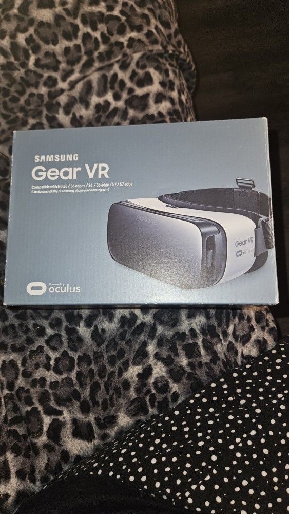 Samsung Gear VR Oculus Headset
