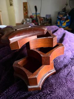 Wood jewelry box